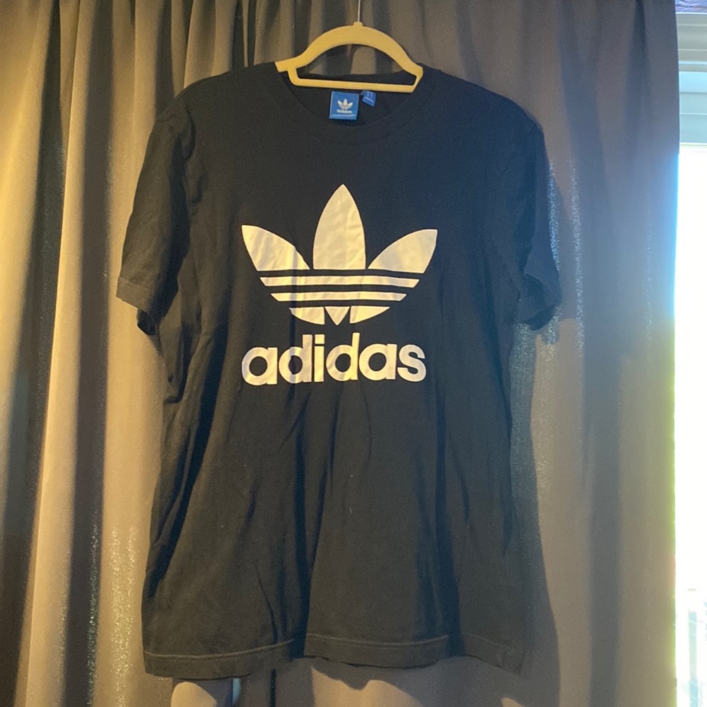 Mens euc trefoil adidas T-shirt.